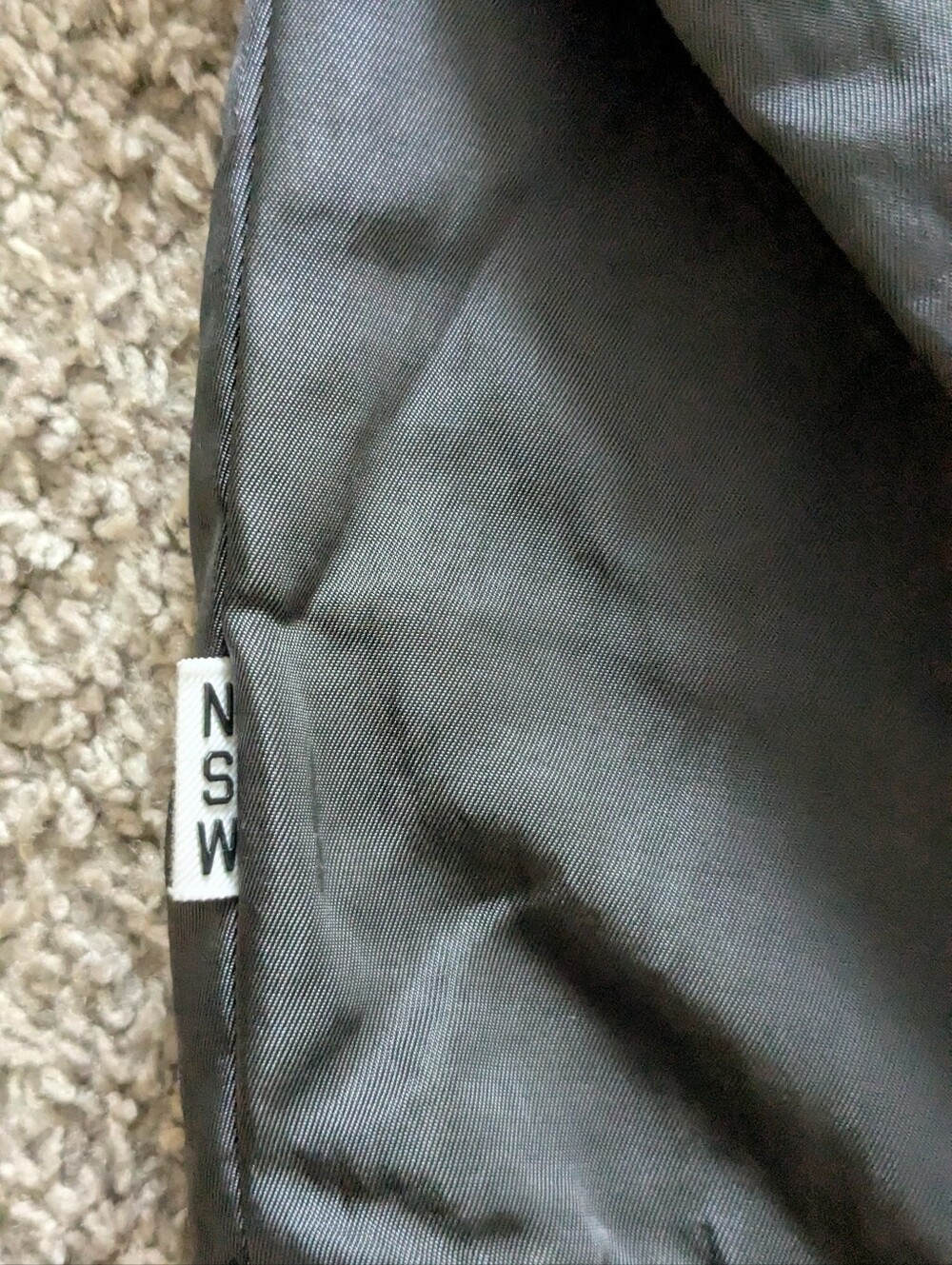 NIKE - Picture 2 of 3